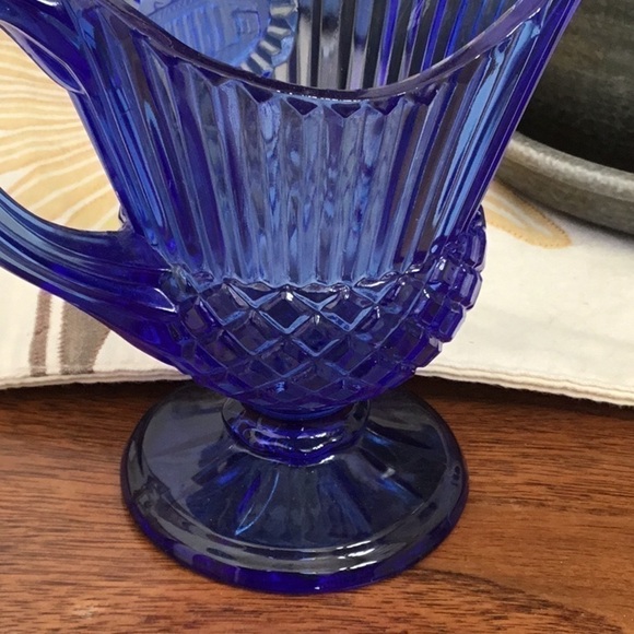 VINTAGE small cut glass cobalt blue pitcher in great condition. AVON - Picture 7 of 12